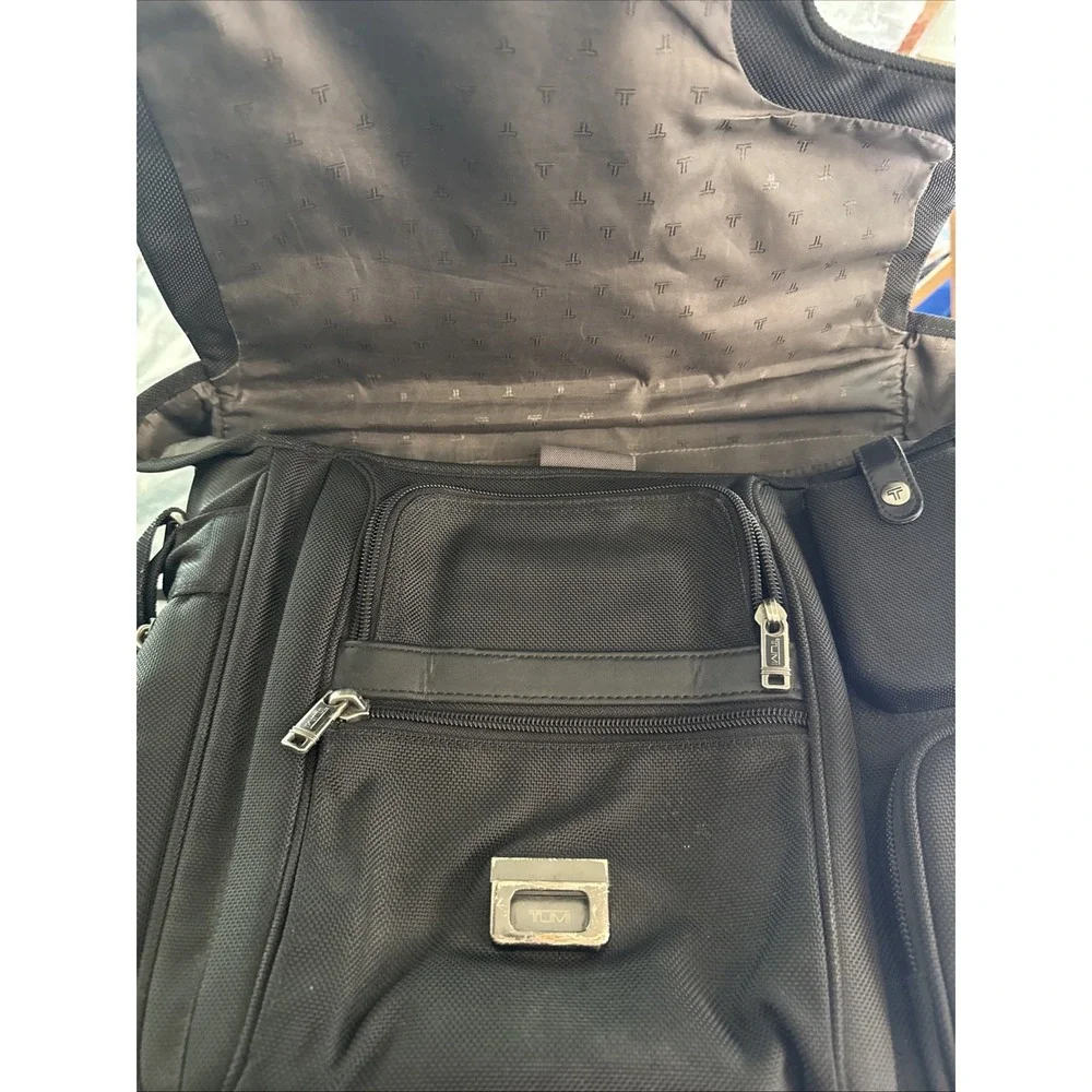 Tumi Shoulder Bag 26175D4 Black Cut Out Flap Messenger Alpha Bag Expandable‎